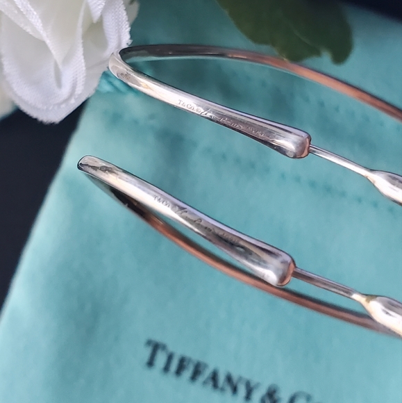 Tiffany & Co. Elsa Peretti Open Heart Hoop Earrings - Picture 5 of 5